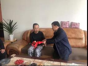 敦煌種業(yè)領(lǐng)導(dǎo)看望慰問(wèn)公司老干部、老黨員及困難黨員職工